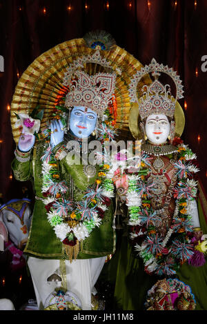 Le Sanatan Mandir temple hindou, Leicester. Krishna et Radha murthis. United Kingdom. Banque D'Images