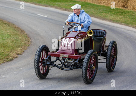 Renault 1902 Paris-Vienna Type K avec chauffeur Eric Leroux à l 2017 Goodwood Festival of Speed, Sussex, UK. Banque D'Images