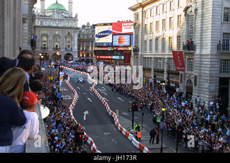 F1 manifestation autour de Piccadilly Circus, Londres, 2004 Banque D'Images