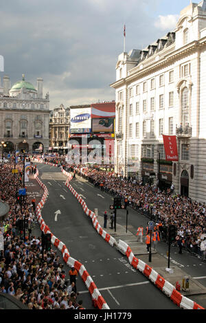 F1 manifestation autour de Piccadilly Circus, Londres, 2004 Banque D'Images