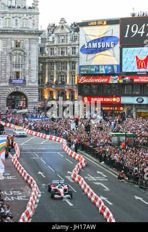 F1 manifestation autour de Piccadilly Circus, Londres, 2004 Banque D'Images