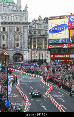 F1 manifestation autour de Piccadilly Circus, Londres, 2004 Banque D'Images