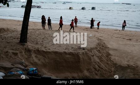 Risque d'érosion des sédiments de plage de Pattaya Chonburi Thailande Mousson Golfe de Thaïlande Juillet 2017 Banque D'Images