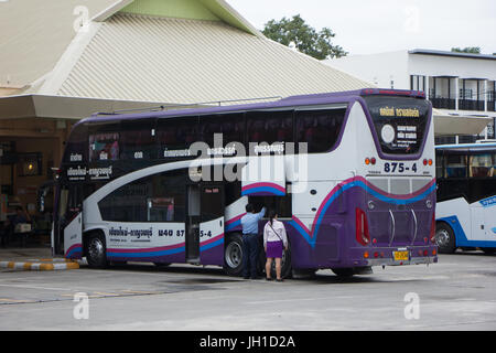 CHIANG MAI, THAÏLANDE - 12 juillet 2017 : Volvo Bus d'Sasanan société de transport. Kanchanaburi Route et Chiangmai. Photo à la gare routière de Chiangmai, sesana Banque D'Images