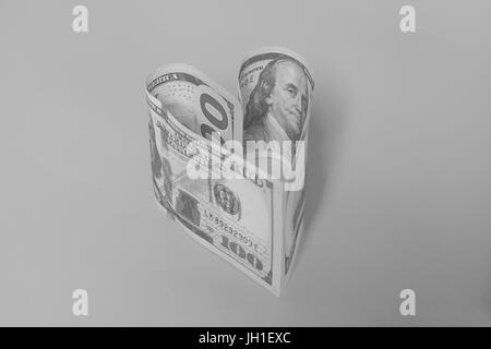 Hundred dollar bill in heart shape Banque D'Images