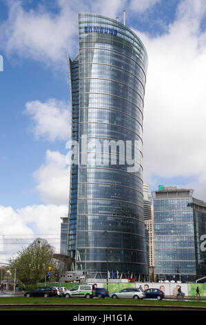 Compteur 220 Neomodern Spire gratte-ciel de Varsovie est le deuxième plus grand bâtiment à Varsovie et le deuxième plus élevé en Pologne. 6 avril 2017, varsovie Pol Banque D'Images