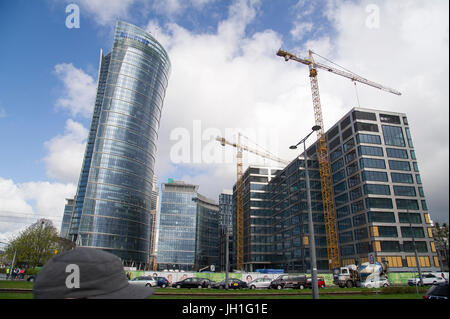 Compteur 220 Neomodern Spire gratte-ciel de Varsovie est le deuxième plus grand bâtiment à Varsovie et le deuxième plus élevé en Pologne. 6 avril 2017, varsovie Pol Banque D'Images