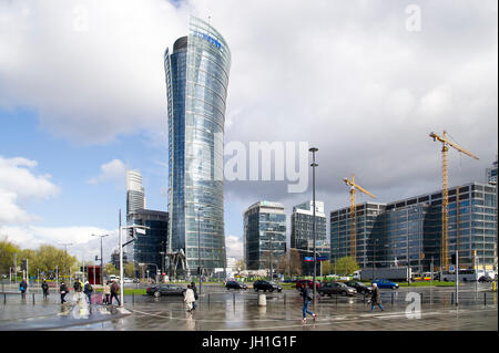 Compteur 220 Neomodern Spire gratte-ciel de Varsovie est le deuxième plus grand bâtiment à Varsovie et le deuxième plus élevé en Pologne. 6 avril 2017, varsovie Pol Banque D'Images