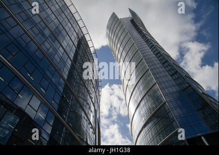 Compteur 220 Neomodern Spire gratte-ciel de Varsovie est le deuxième plus grand bâtiment à Varsovie et le deuxième plus élevé en Pologne. 6 avril 2017, varsovie Pol Banque D'Images