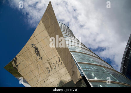 Compteur 220 Neomodern Spire gratte-ciel de Varsovie est le deuxième plus grand bâtiment à Varsovie et le deuxième plus élevé en Pologne. 6 avril 2017, varsovie Pol Banque D'Images