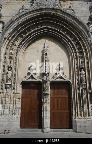 Notre Dame de Dives-sur-Mer. Portail. La France. Banque D'Images