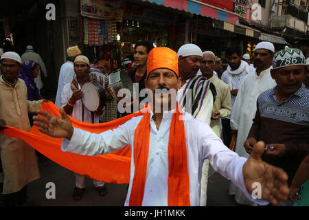 Chanteurs en dehors de Ajmer dargah Sharif, le Rajasthan. L'Inde. Banque D'Images