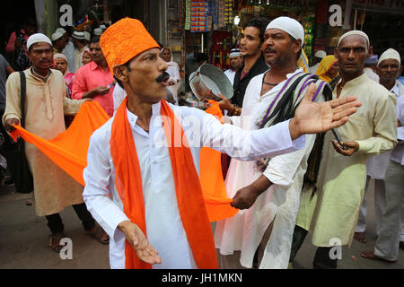 Chanteurs en dehors de Ajmer dargah Sharif, le Rajasthan. L'Inde. Banque D'Images