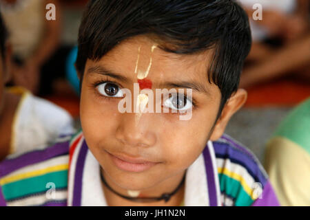 Sandipani muni pour les filles de l'école géré par Food for Life Vrindavan. L'Inde. Banque D'Images