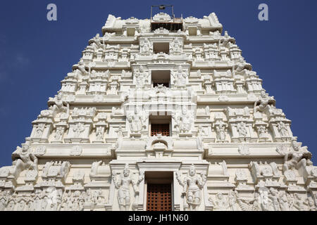 Gopuram du Temple à Vrindavan, Uttar Pradesh. L'Inde. Banque D'Images