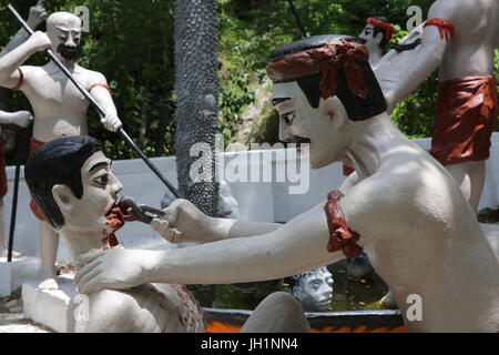 Au Wat Kereoum statues, une partie de l'ensemble du temple Wat Sampheou près de Battambang. Le Cambodge. Banque D'Images