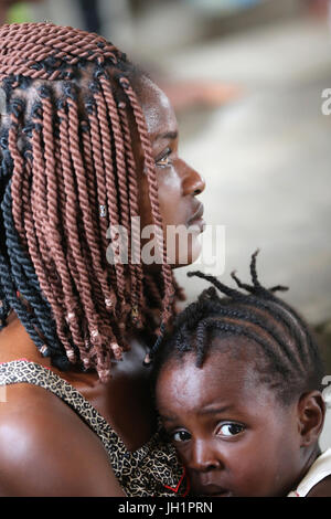 Femme africaine de tresses, Lomé. Le Togo. Banque D'Images