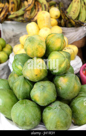 Marché de fruits d'Afrique. Les papayes. Lome. Le Togo. Banque D'Images