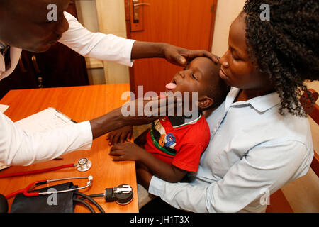 Centre médical de Bweyale géré par médecin Ojok Collins Rayan, qui a reçu des prêts de microfinance 4 UMF. L'Ouganda. Banque D'Images