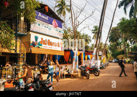 Zborište, Inde - 8 déc 2014 : Centre de jus de Ganesh Jah Zborište. L'un des lieux les plus célèbres de Goa. Il fait beaucoup de jus de fruits frais et d'informer visi Banque D'Images