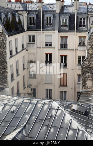 Toits Appartement à Paris. La France. Banque D'Images