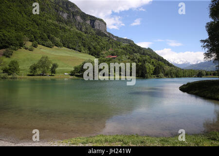 Alpes françaises. Le lac des Illettes. La France. Banque D'Images