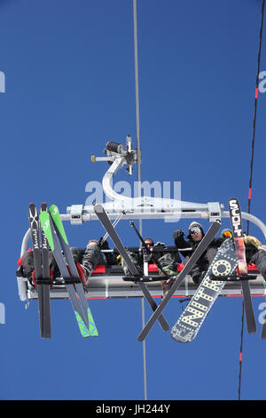 Alpes françaises. Ascenseur de ski vue du dessous. La France. Banque D'Images