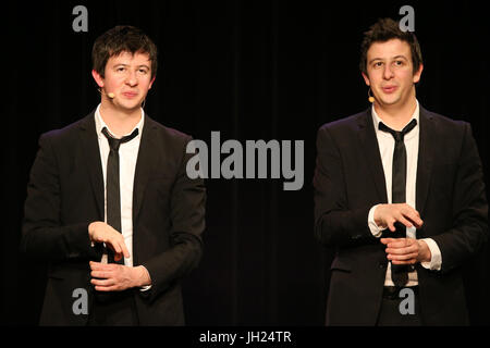 Demora Steeven et Christopher demora. Les Jumeaux. 32 Festival Mont-Blanc d'humour me. Saint-Gervais-les-Bains. La France. Banque D'Images