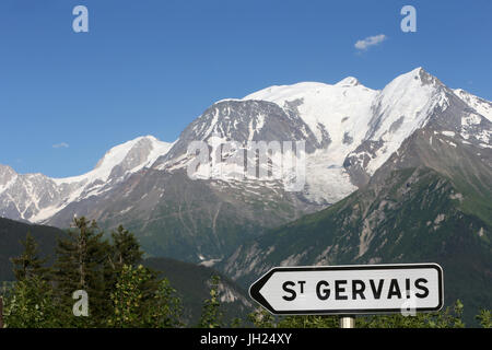 Alpes françaises. Massif du Mont Blanc. Inscrivez-route : Saint Gervais. La France. Banque D'Images