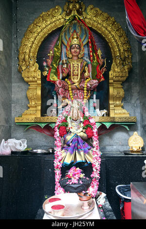 Sri Veeramakaliamman Temple Hindou. Le Sri Mariamman, déesse hindoue de l'Inde du sud de pluie. Singapour. Banque D'Images