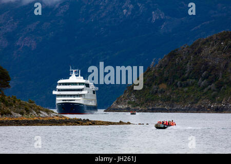 Le Stella Australis croisière dans le canal de Beagle, Patagonie, Chili, Amérique du Sud Banque D'Images