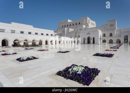 Vue extérieure de l'Opéra de Muscat, Muscat, Oman, Middle East Banque D'Images