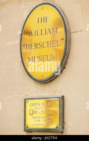 Plaque en laiton à l'entrée du Musée de l'astronomie Herschel à Bath, Royaume-Uni Banque D'Images