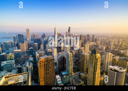 Sur les toits de la ville, Chicago, Illinois, États-Unis d'Amérique, Amérique du Nord Banque D'Images