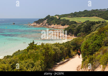 Vue d'été de la mer turquoise et le golf sur le promontoire, Sperone, Bonifacio, Corse du Sud, France, Méditerranée Banque D'Images