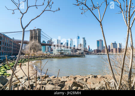 Pont de Brooklyn et Manhattan vu du pont de Brooklyn Park, Brooklyn, New York City, États-Unis d'Amérique Banque D'Images