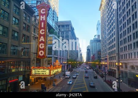 Le Chicago Theatre sur North State Street, Chicago, Illinois, États-Unis d'Amérique, Amérique du Nord Banque D'Images