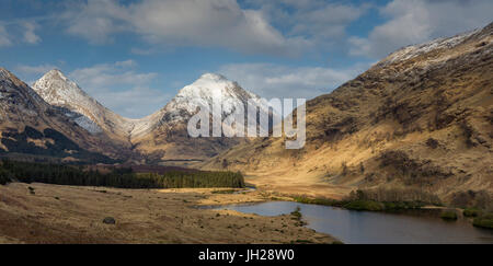 Buachaille Etive et Glen Etive Mor panorama, Highlands, Ecosse, Royaume-Uni, Europe Banque D'Images