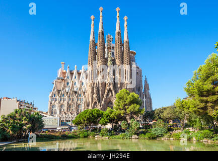 La Sagrada Familia Vue avant, conçu par Antoni Gaudi, l'UNESCO, Barcelone, Catalogne (Catalunya), Espagne Banque D'Images