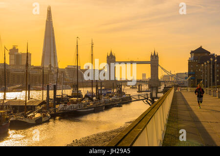 Le Shard et le Tower Bridge sur la Tamise, Londres, Angleterre, Royaume-Uni, Europe Banque D'Images