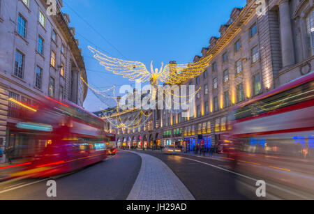 Les lumières de Noël, Regent Street, West End, Londres, Angleterre, Royaume-Uni, Europe Banque D'Images