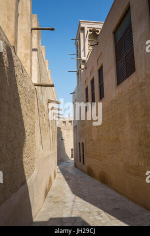 Rue étroite à Al Fahidi Centre Historique, Bur Dubai, Dubaï, Émirats arabes unis, Moyen Orient Banque D'Images