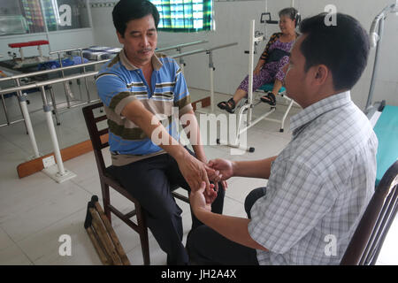 Clinique de médecine traditionnelle vietnamienne. Massage. Cu Chi. Le Vietnam. Banque D'Images