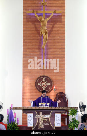 Franciscaines Missionnaires de Marie church. La messe du dimanche matin. Eucharistie. Ho Chi Minh Ville. Le Vietnam. Banque D'Images