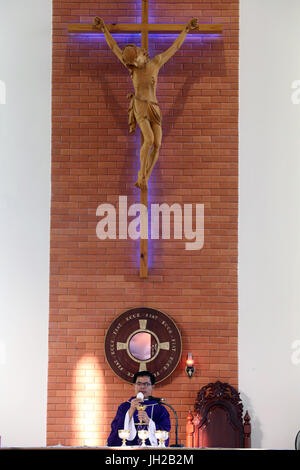 Franciscaines Missionnaires de Marie church. La messe du dimanche matin. Eucharistie. Ho Chi Minh Ville. Le Vietnam. Banque D'Images