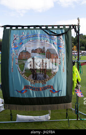 L'Usworth Lodge bannière sur l'affichage à la Durham Miners' Gala à la ville de Durham, en Angleterre. La 133e Gala a attiré 200 000 personnes à Durham. Banque D'Images