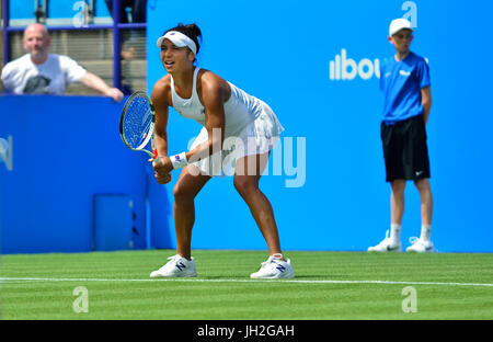 Heather Watson (GO) à jouer sur le court central. 25 juin 2017, Eastbourne Banque D'Images