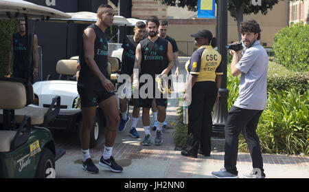 Westwood, Californie, USA. 12 juillet, 2017. Les joueurs du Real Madrid arrivent pour le premier jour de la pratique à l'UCLA Campus aujourd'hui mercredi 12, 2017 à Westwood, Californie .ARMANDO ARORIZO. Credit : Armando Arorizo/Prensa Internacional/ZUMA/Alamy Fil Live News Banque D'Images