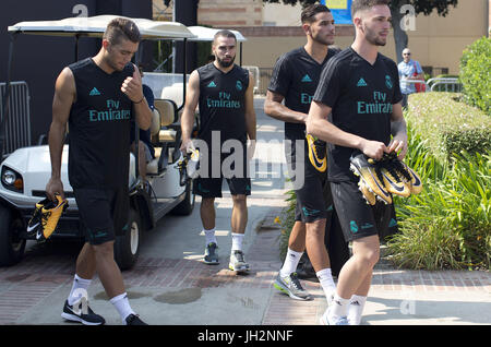 Westwood, Californie, USA. 12 juillet, 2017. Les joueurs du Real Madrid arrivent pour le premier jour de la pratique à l'UCLA Campus aujourd'hui mercredi 12, 2017 à Westwood, Californie .ARMANDO ARORIZO. Credit : Armando Arorizo/Prensa Internacional/ZUMA/Alamy Fil Live News Banque D'Images