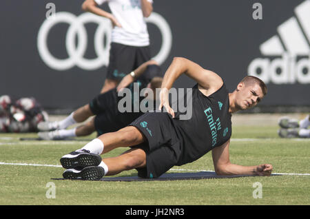 Westwood, Californie, USA. 12 juillet, 2017. Les joueurs du Real Madrid arrivent pour le premier jour de la pratique à l'UCLA Campus aujourd'hui mercredi 12, 2017 à Westwood, Californie .ARMANDO ARORIZO. Credit : Armando Arorizo/Prensa Internacional/ZUMA/Alamy Fil Live News Banque D'Images